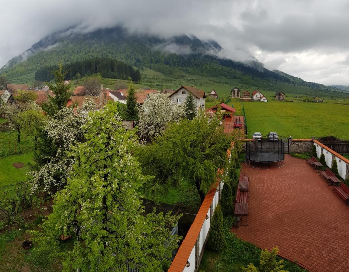 Pensiunea Casa Zarnesteana Zărneşti Kültér fotó